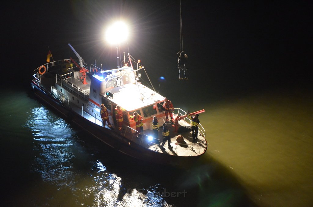 Einsatz BF Hoehenretter Koelner Seilbahn Hoehe Zoobruecke P2443.JPG